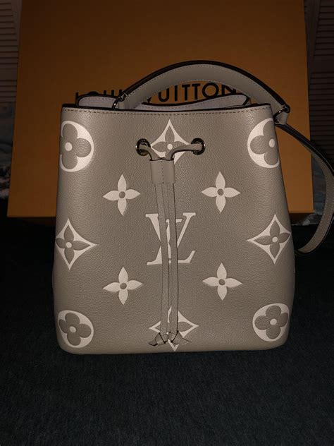 louis vuitton lv upside down